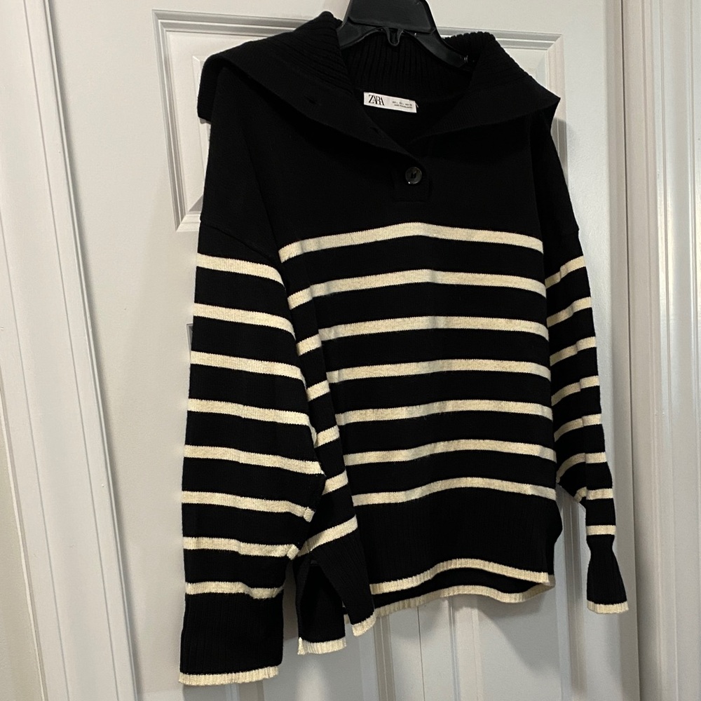 Zara Women’s Black and Cream Turtleneck Sweater L